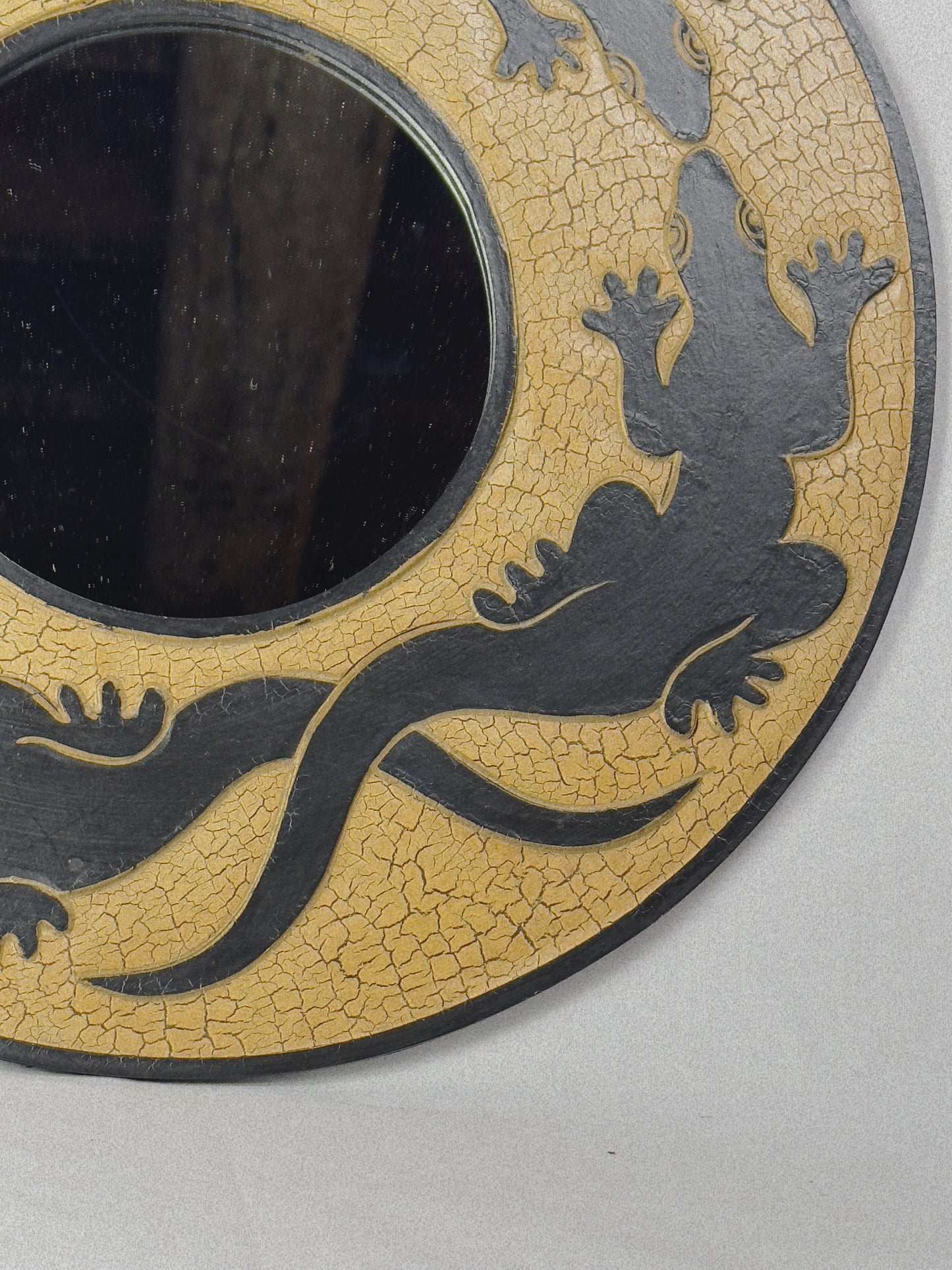 Cracked Gecko Mirror