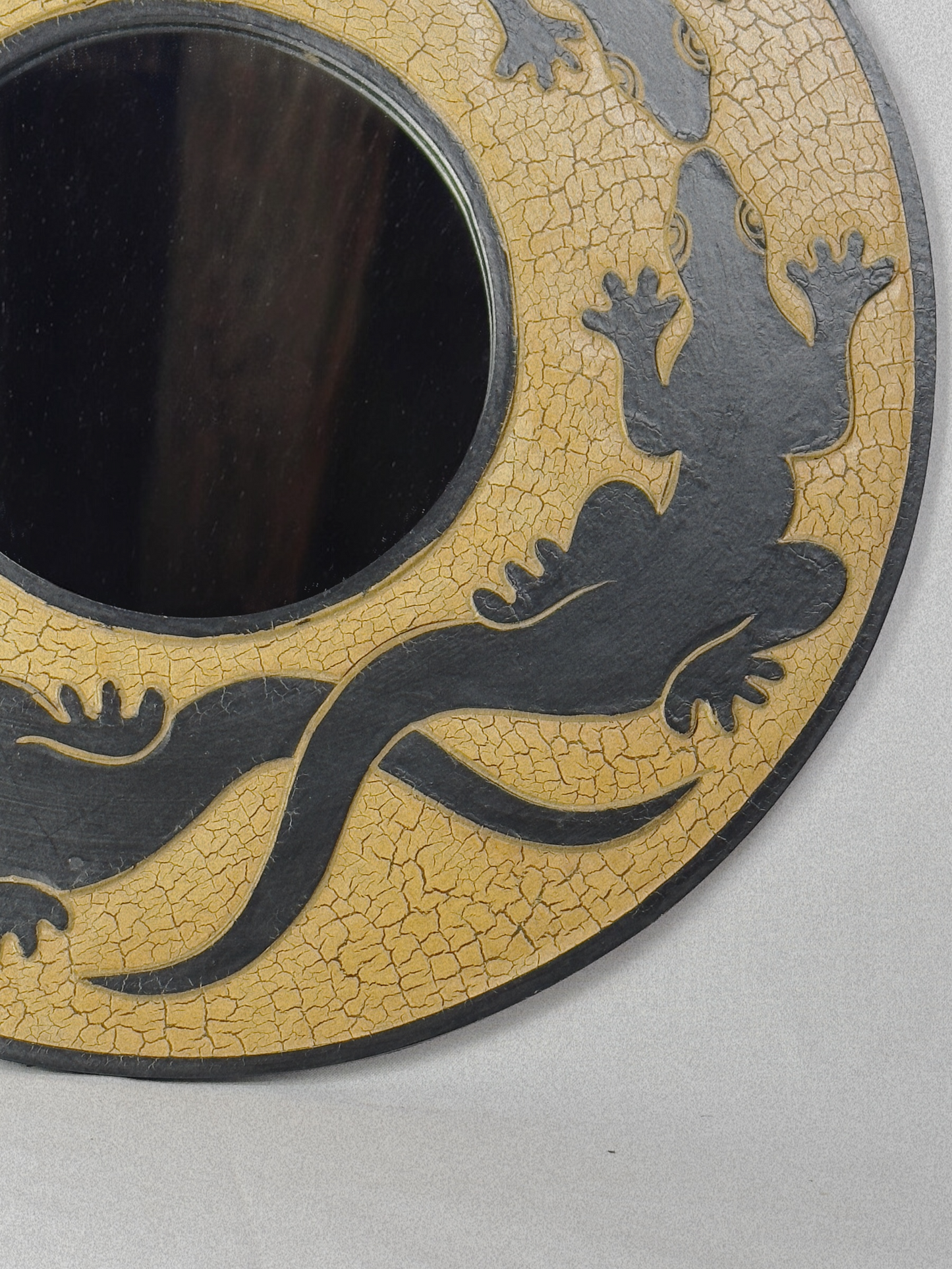 Cracked Gecko Mirror